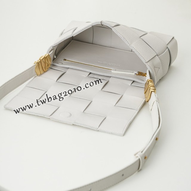 Bottega veneta高端女包 寶緹嘉白色荔枝紋牛皮女包 BV經典款CASSETTE手袋  gxz1400